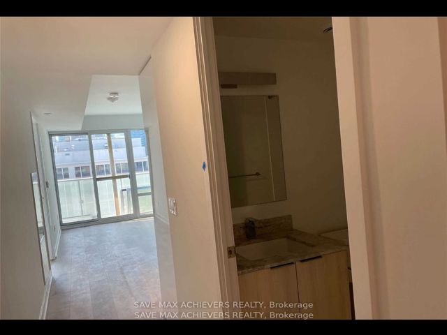 1410 - 501 Yonge St