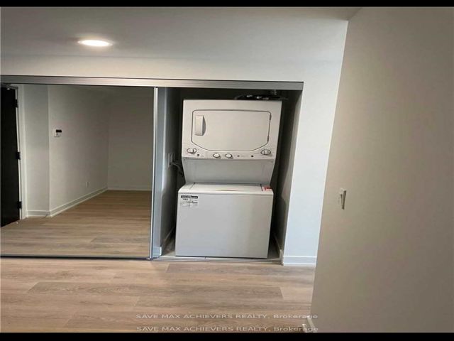 1410 - 501 Yonge St