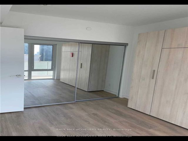 1410 - 501 Yonge St