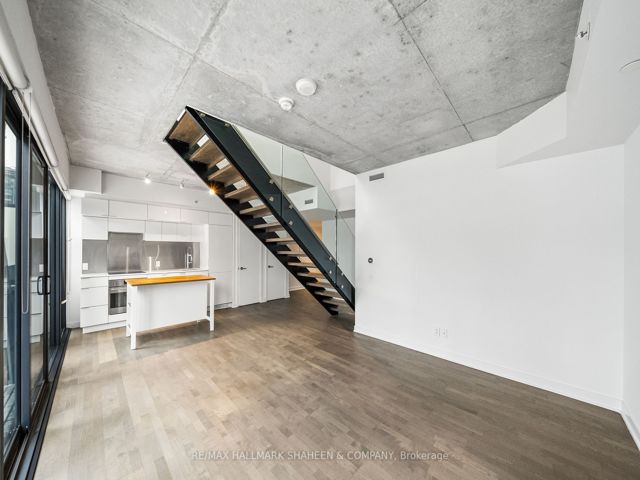 702 - 185 Roehampton Ave