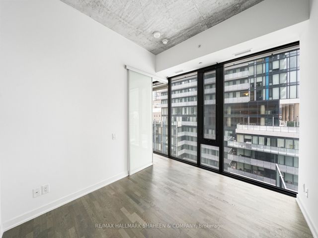 702 - 185 Roehampton Ave