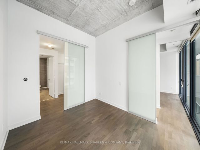 702 - 185 Roehampton Ave