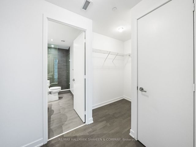 702 - 185 Roehampton Ave