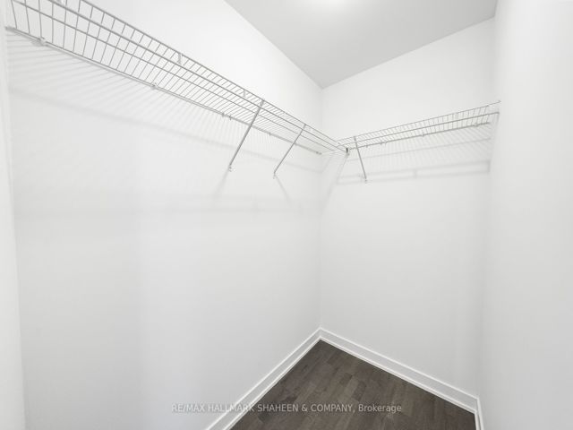 702 - 185 Roehampton Ave