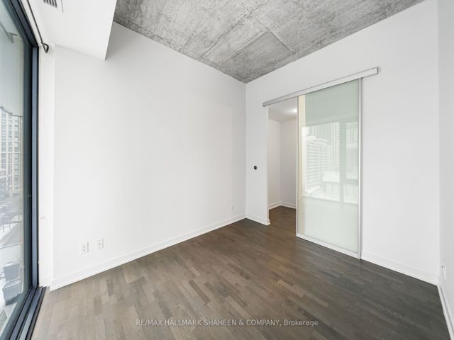 702 - 185 Roehampton Ave