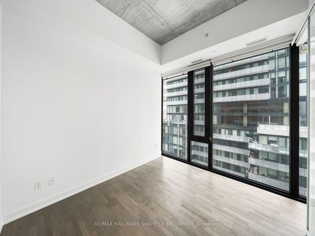 702 - 185 Roehampton Ave