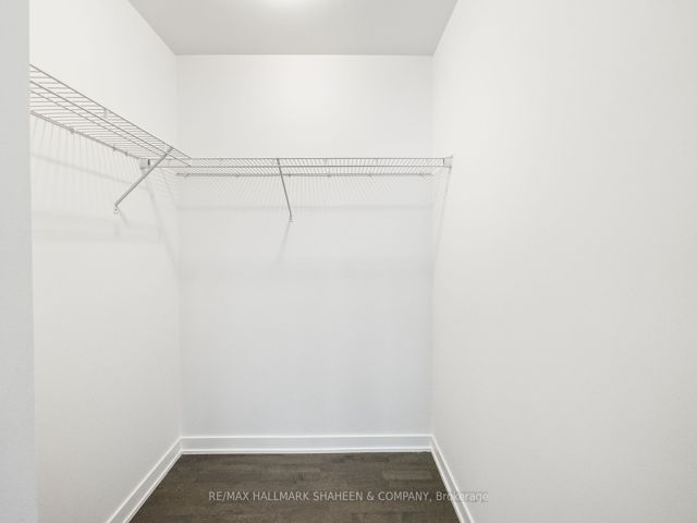 702 - 185 Roehampton Ave