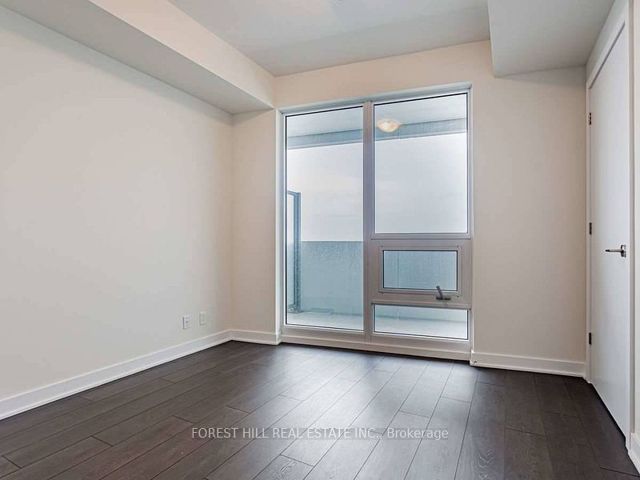 5802 - 2221 Yonge St