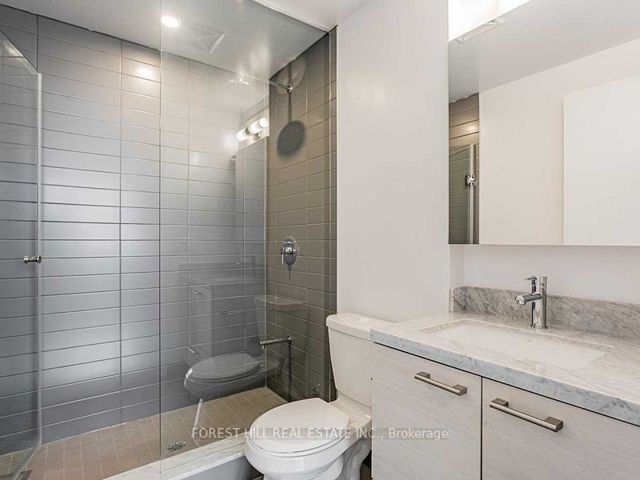 5802 - 2221 Yonge St