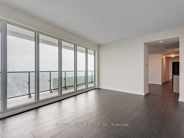 5802 - 2221 Yonge St