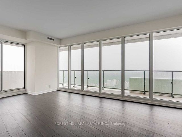 5802 - 2221 Yonge St