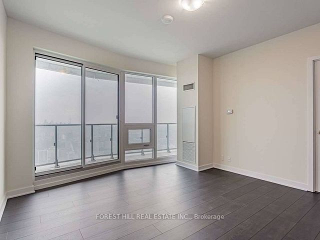 5802 - 2221 Yonge St