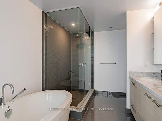 5802 - 2221 Yonge St
