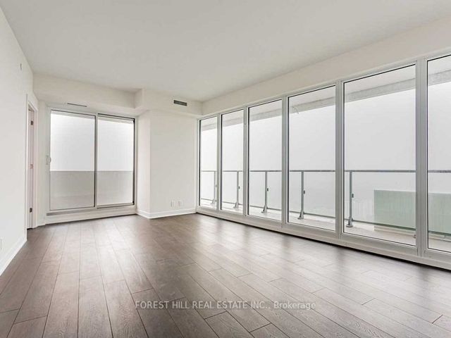 5802 - 2221 Yonge St