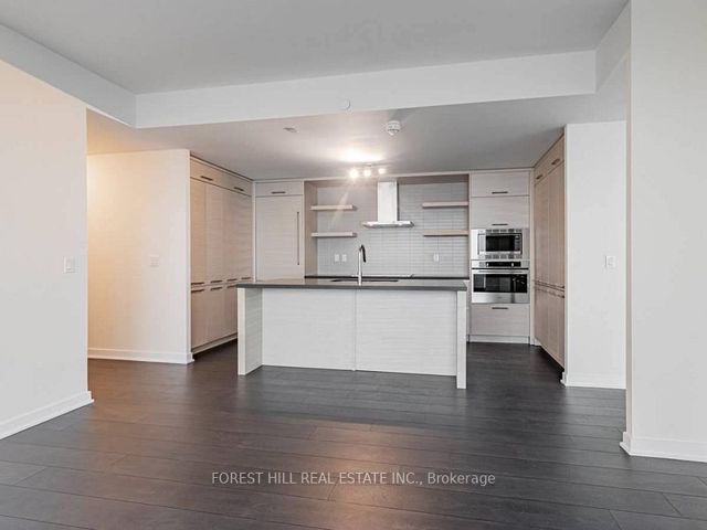 5802 - 2221 Yonge St