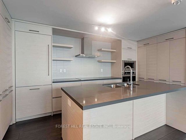 5802 - 2221 Yonge St