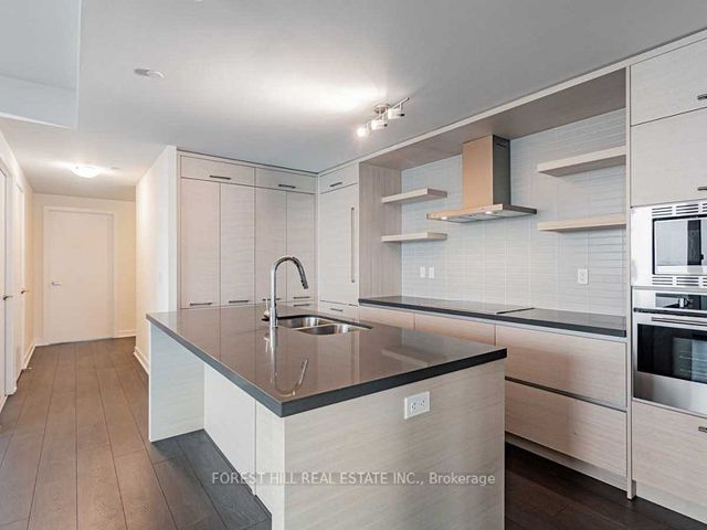 5802 - 2221 Yonge St