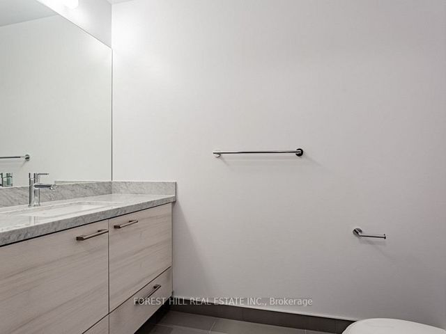 5802 - 2221 Yonge St