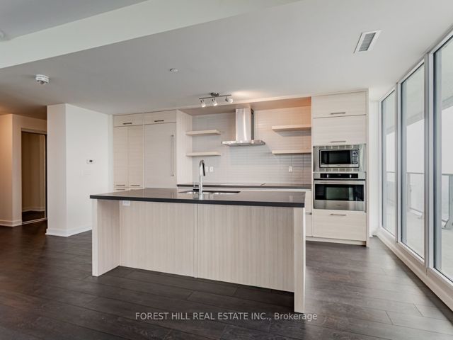 5701 - 2221 Yonge St