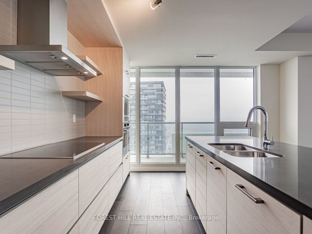 5701 - 2221 Yonge St