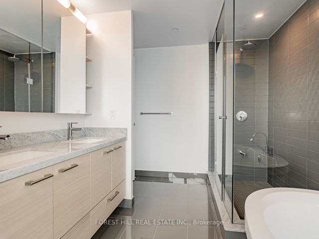 5701 - 2221 Yonge St