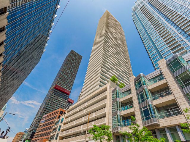 5701 - 2221 Yonge St