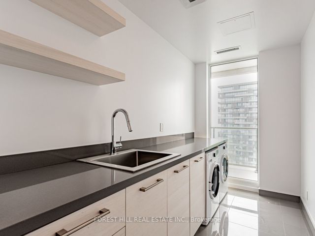 5701 - 2221 Yonge St