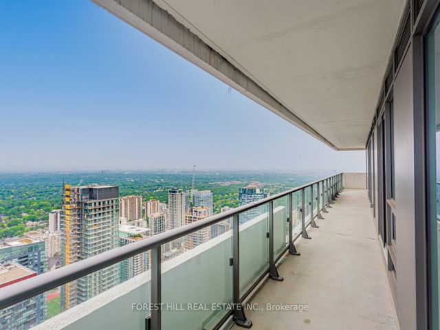 5701 - 2221 Yonge St
