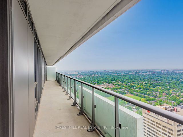 5701 - 2221 Yonge St