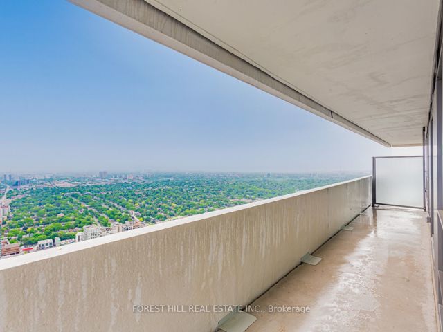 5701 - 2221 Yonge St
