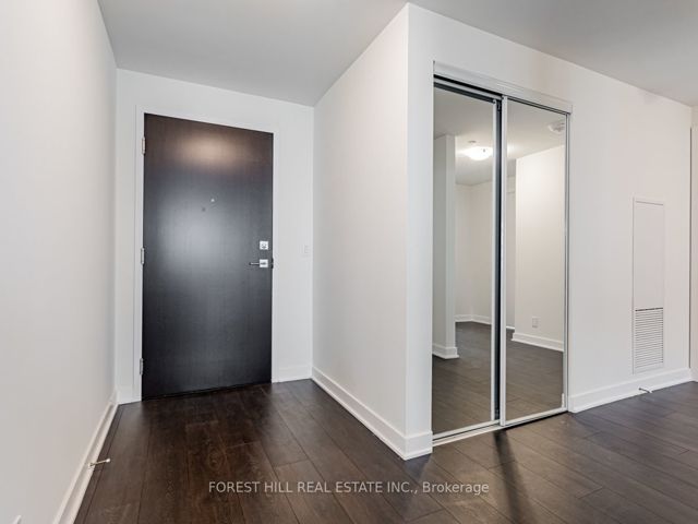 5701 - 2221 Yonge St