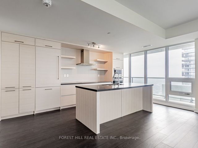 5701 - 2221 Yonge St