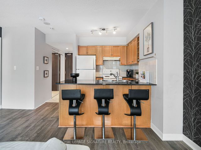 2113 - 210 Victoria St