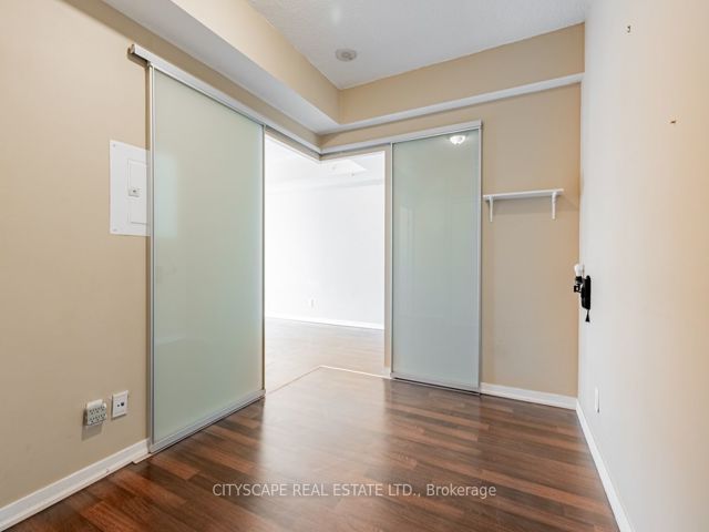 1402 - 20 Joe Shuster Way