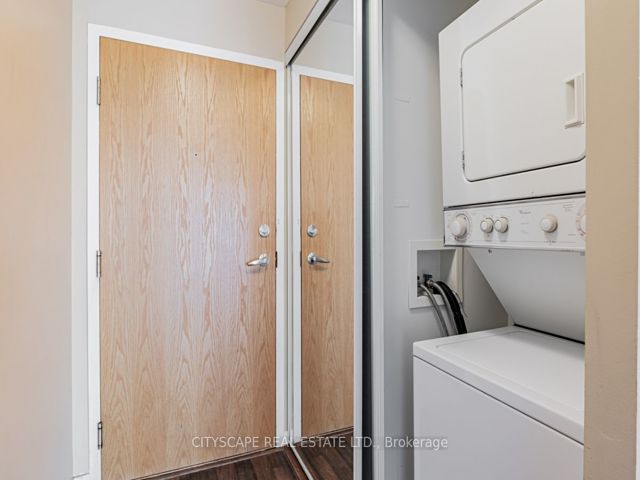 1402 - 20 Joe Shuster Way