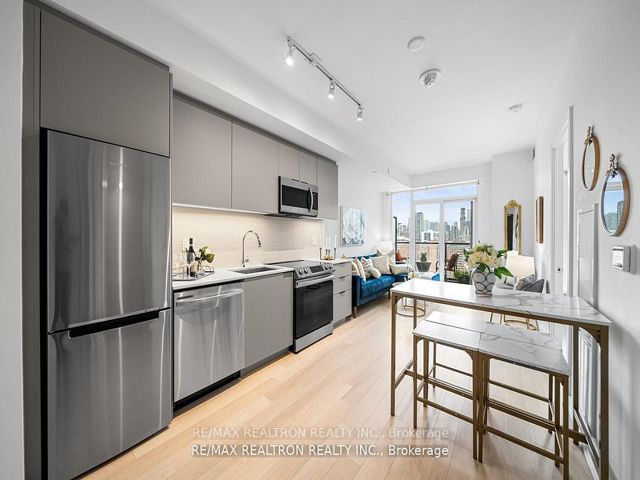 1810 - 48 Power St