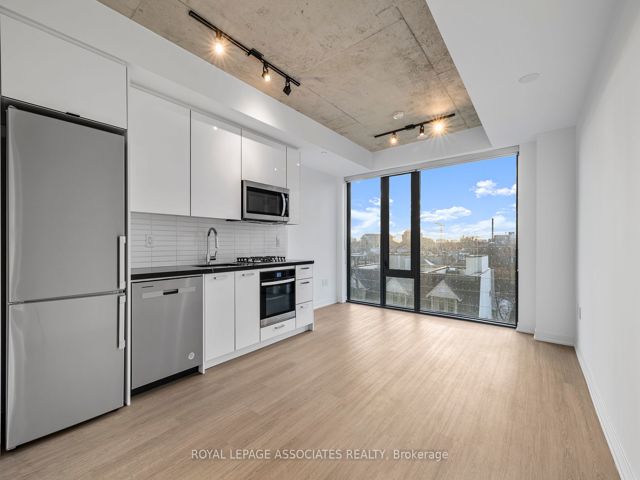 401 - 195 McCaul St