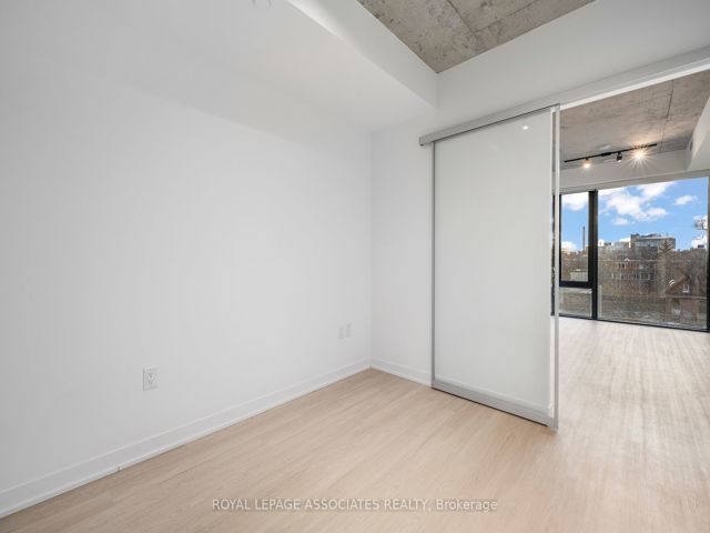 401 - 195 McCaul St