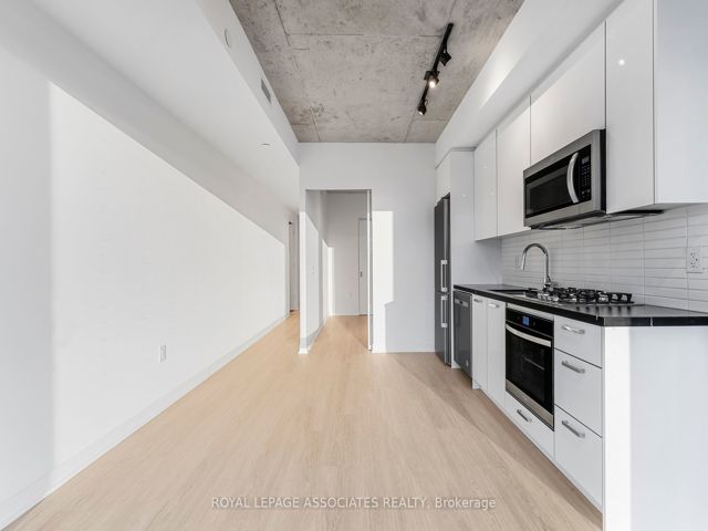 401 - 195 McCaul St