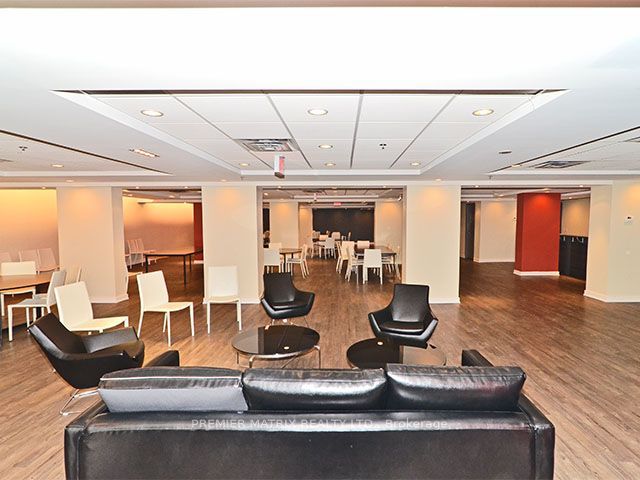 802 - 38 Joe Shuster Way