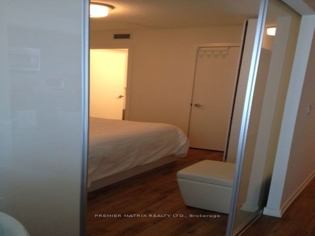 802 - 38 Joe Shuster Way
