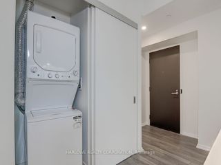 1514 - 197 Yonge St
