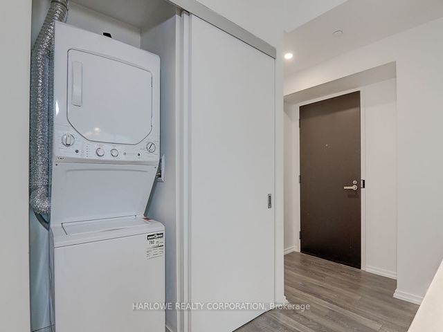 1514 - 197 Yonge St