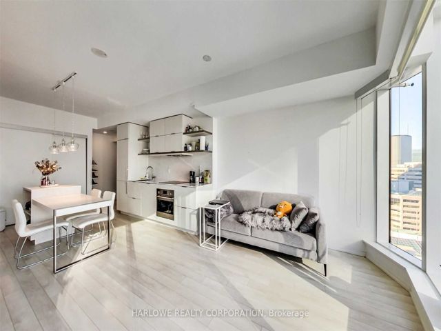 1514 - 197 Yonge St