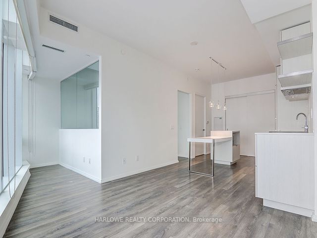 1514 - 197 Yonge St