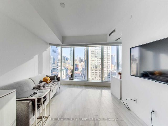 1514 - 197 Yonge St