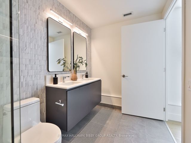 PH701 - 1414 Bayview Ave