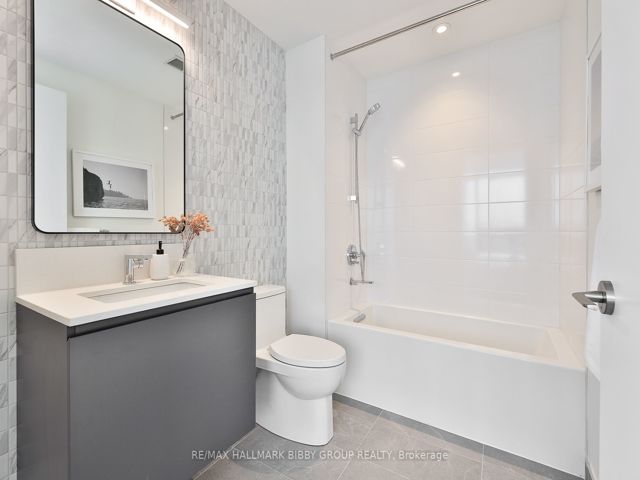 PH701 - 1414 Bayview Ave