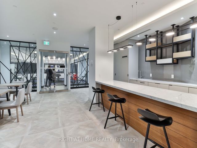 406 - 159 Wellesley St E
