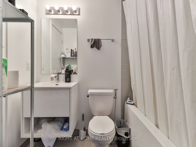 406 - 159 Wellesley St E